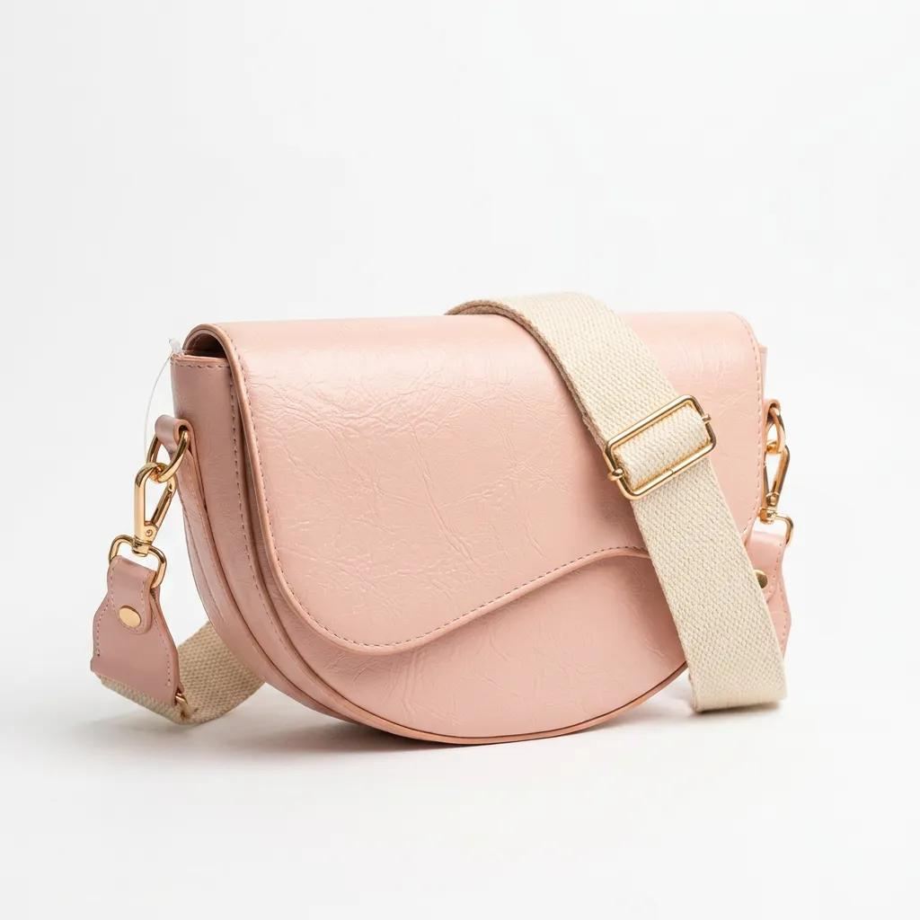 Soft Pembe Yumuşak Deri Gold Detaylı Tek Gözlü Kadın Omuz Çantası 23x15 cm